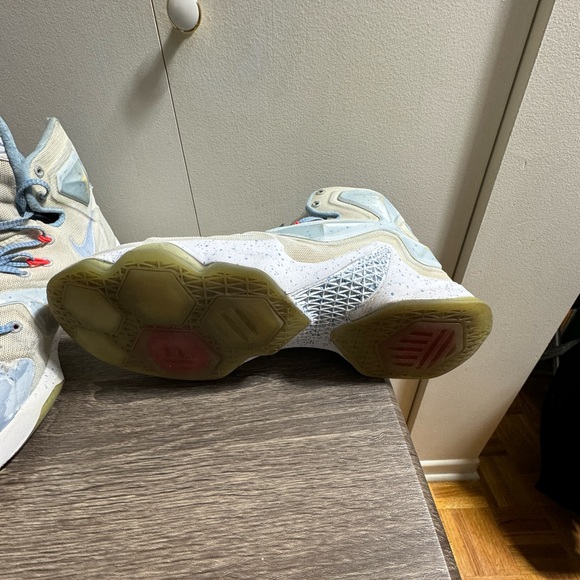 Lebron James Christmas shoes Size 11.5 - Picture 4 of 12